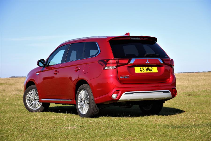  Mitsubishi Outlander PHEV 2018 года  (UK) (фото 14 из 25)